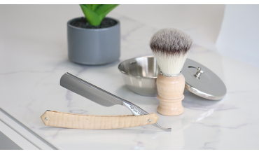 Nettoyant pour rasoir droit : quel produit pour nettoyer votre coupe-chou ?